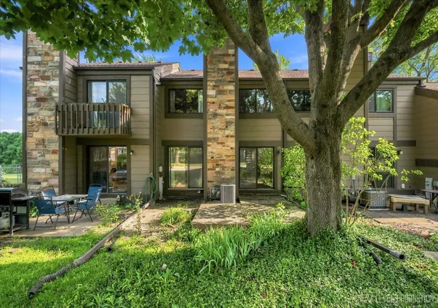 Photo 3 of Townhouse for sale at 175 N Glengarry Dr #C, Geneva, IL 60134 | MLS# 12726432 | Listing updated on 2026-09-08