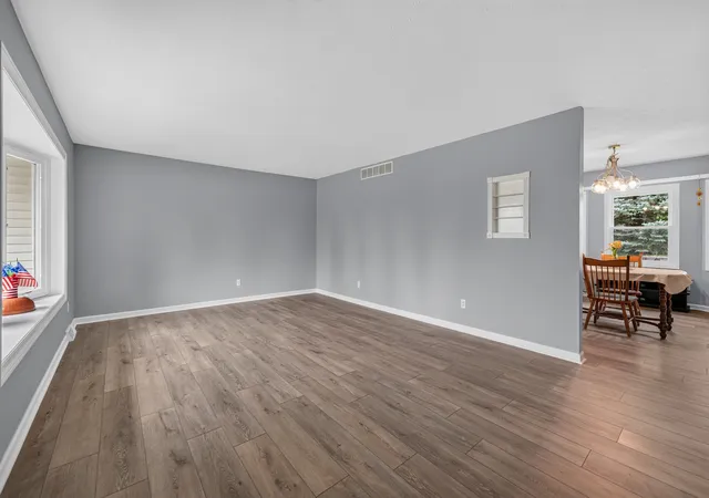 Photo 4 of Sale Pending at 265 W Carol Ave, Cortland, IL 60112 | MLS# 12726460 | Listing updated on 2026-09-13
