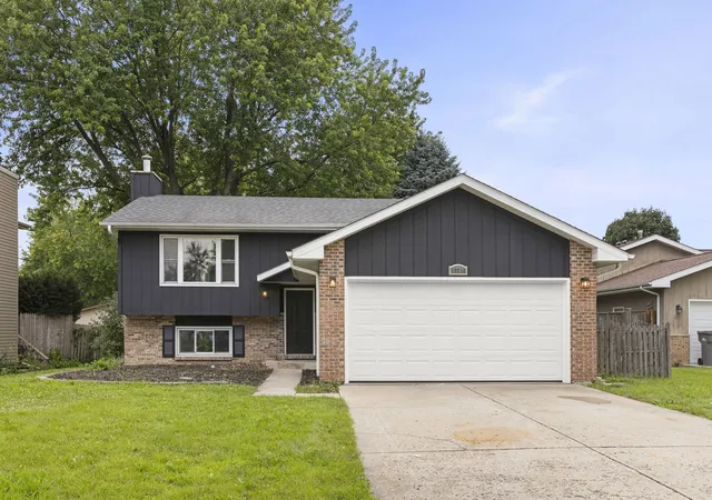 2nd image of 13716 S Amherst Ct, Plainfield, IL 60544 | MLS# 12726468