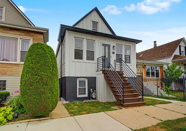 Photo 2 of Single family home for sale at 4852 W Melrose St, Chicago, IL 60641 | MLS# 12726489 | Listing updated on 2026-09-25