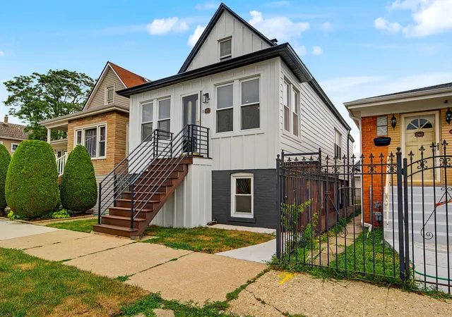 Photo 3 of Single family home for sale at 4852 W Melrose St, Chicago, IL 60641 | MLS# 12726489 | Listing updated on 2026-09-25