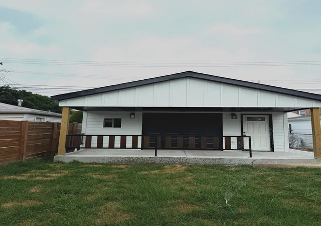 Photo 4 of Single family home for sale at 4852 W Melrose St, Chicago, IL 60641 | MLS# 12726489 | Listing updated on 2026-09-25