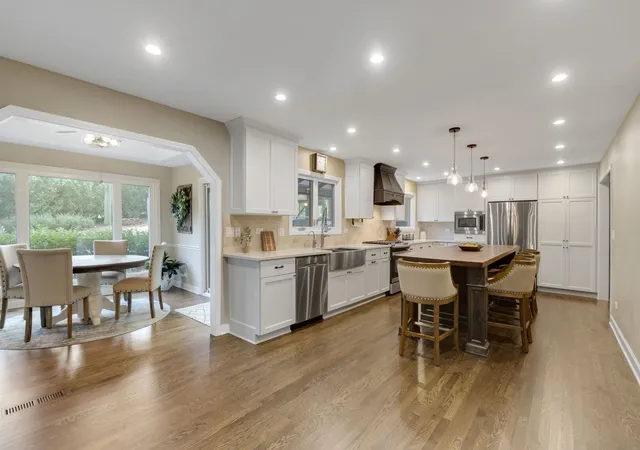 5th image of 1211 S Grove Ave, Barrington, IL 60010 | MLS# 12726494