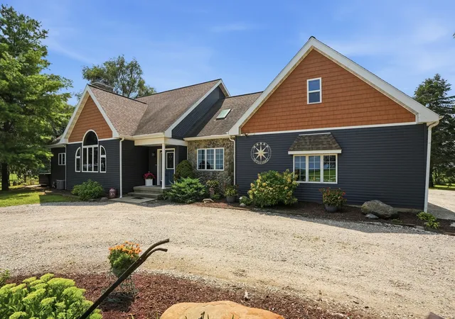 Photo 1 of Single family home for sale at 1737 E 1700 North Rd, Watseka, IL 60970 | MLS# 12726501 | Listing updated on 2026-09-12