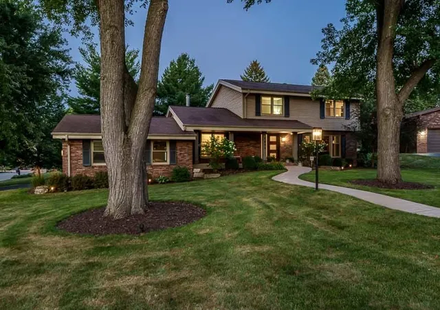 Photo 2 of Sale Pending at 2823 Woodhill Dr, Rockford, IL 61114 | MLS# 12726511 | Listing updated on 2026-08-12
