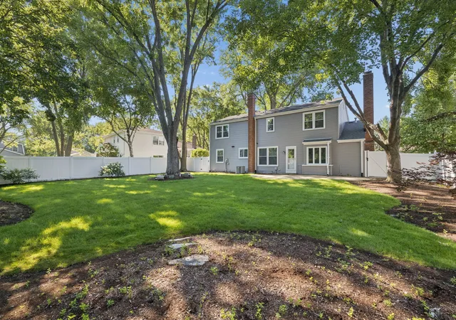 Photo 4 of Single family home for sale at 1249 Stonegate Rd, Naperville, IL 60540 | MLS# 12726532 | Listing updated on 2026-10-12