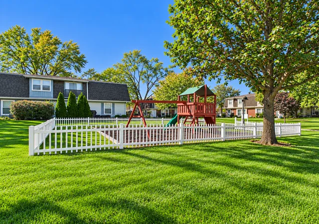 Photo 2 of Townhouse for sale at 636 Newton Ct #636, Schaumburg, IL 60194 | MLS# 12726569 | Listing updated on 2026-10-21