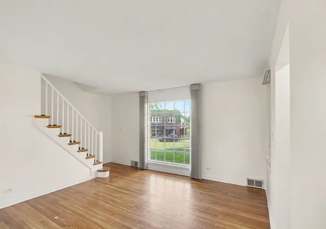 Photo 3 of Townhouse for sale at 706 Broadview Ave, Highland Park, IL 60035 | MLS# 12726593 | Listing updated on 2026-08-15