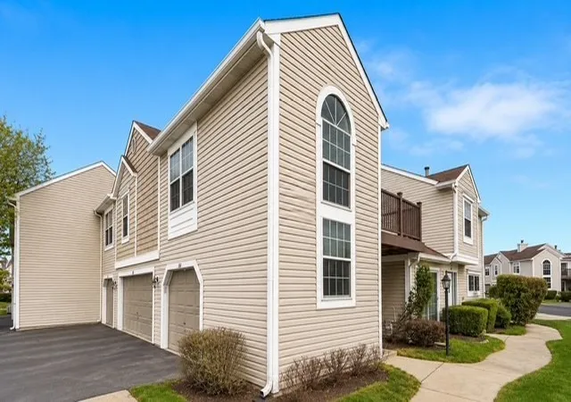 Photo 1 of Sale Pending at 634 Le Parc Cir #634, Buffalo Grove, IL 60089 | MLS# 12726618 | Listing updated on 2026-08-22