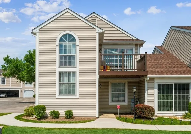 Photo 2 of Sale Pending at 634 Le Parc Cir #634, Buffalo Grove, IL 60089 | MLS# 12726618 | Listing updated on 2026-08-22