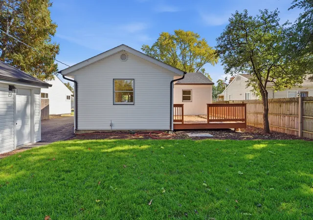 Photo 4 of Single family home for sale at 1009 Plaza Dr, Joliet, IL 60435 | MLS# 12726619 | Listing updated on 2026-10-21