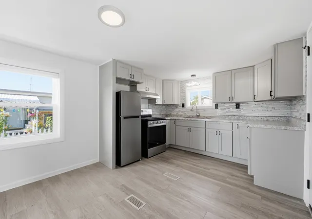 Photo 4 of Manufactured home for sale at 1513 46th Avenue, Melrose Park, IL 60160 | MLS# 12726640 | Listing updated on 2026-08-31