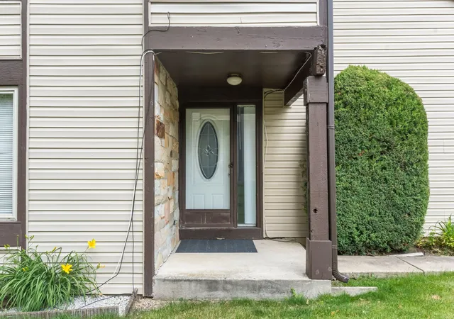 Photo 2 of Townhouse for sale at 761 Colorado Ct, Carol Stream, IL 60188 | MLS# 12726657 | Listing updated on 2026-08-12