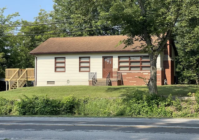 Photo 19 of Single family home for sale at 1236 Giant City Rd, Carbondale, IL 62902 | MLS# 12726663 | Listing updated on 2026-09-04