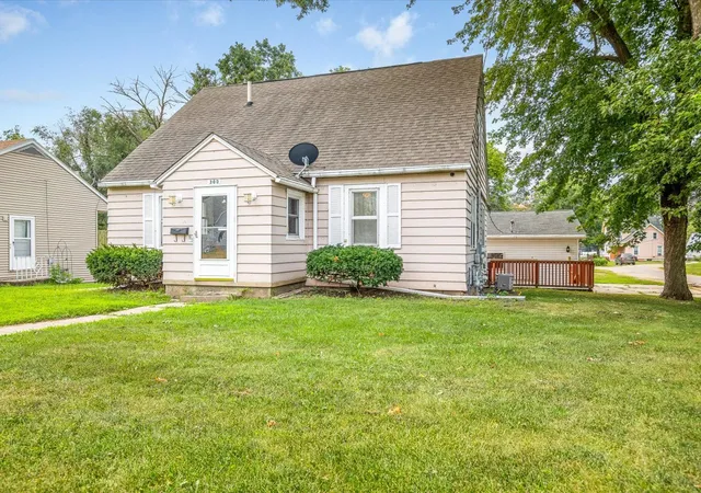 Photo 1 of Single family home for sale at 300 E 4th Street, Rock Falls, IL 61071 | MLS# 12726674 | Listing updated on 2026-10-20