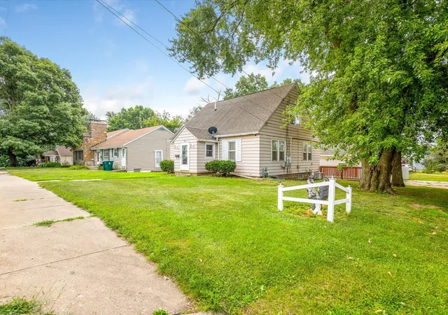 Photo 2 of Single family home for sale at 300 E 4th Street, Rock Falls, IL 61071 | MLS# 12726674 | Listing updated on 2026-10-20