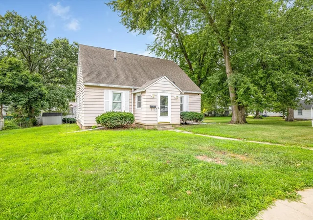 Photo 3 of Single family home for sale at 300 E 4th Street, Rock Falls, IL 61071 | MLS# 12726674 | Listing updated on 2026-10-20