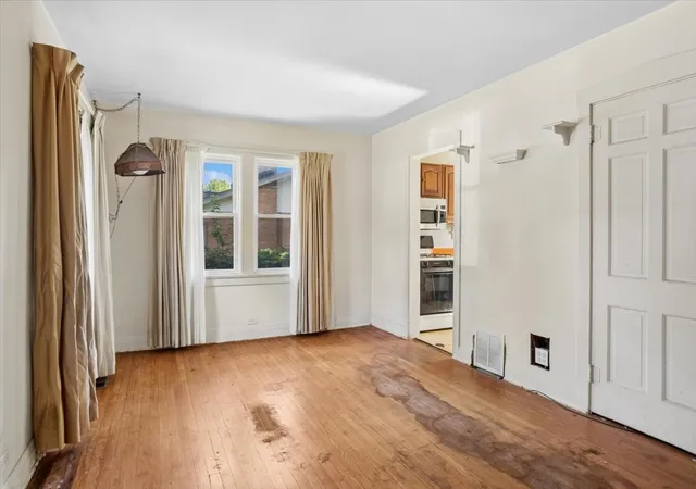 Photo 3 of Single family home for sale at 657 E Prairie Ave, Des Plaines, IL 60016 | MLS# 12726696 | Listing updated on 2026-10-07