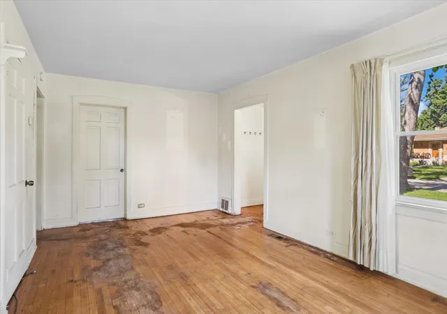 Photo 4 of Single family home for sale at 657 E Prairie Ave, Des Plaines, IL 60016 | MLS# 12726696 | Listing updated on 2026-10-07