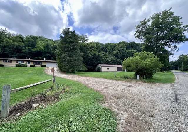 Photo 3 of Single family home for sale at 895 Thenius Rd, Sparland, IL 61565 | MLS# 12726702 | Listing updated on 2026-09-24
