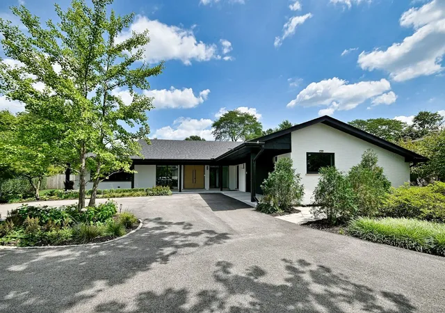 1st image of 3456 Whirlaway Dr, Northbrook, IL 60062 | MLS# 12726721