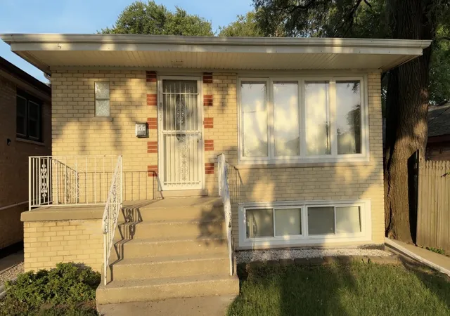 Photo 3 of Single family home for sale at 8037 Natchez Ave, Burbank, IL 60459 | MLS# 12726740 | Listing updated on 2026-08-12