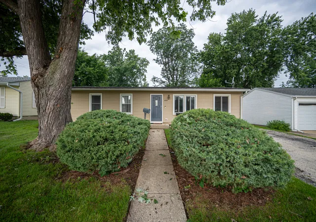 Photo 2 of Single family home for sale at 404 Kenyon Ave, Romeoville, IL 60446 | MLS# 12726751 | Listing updated on 2026-10-06