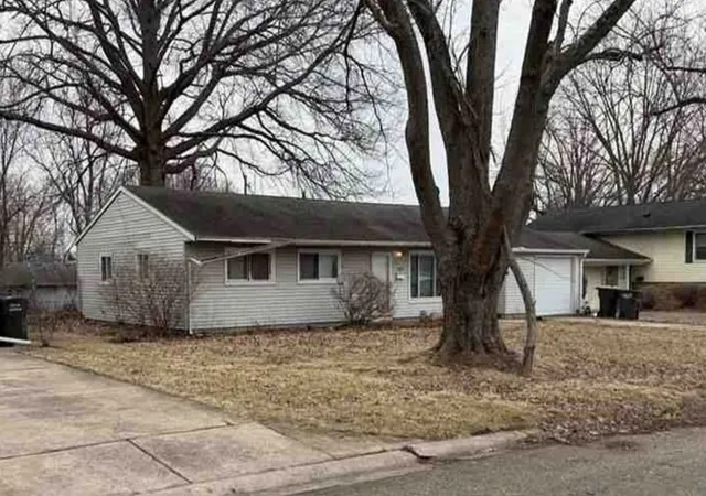 Photo 3 of Single family home for sale at 1419 Sherman St, Danville, IL 61832 | MLS# 12726756 | Listing updated on 2026-08-08
