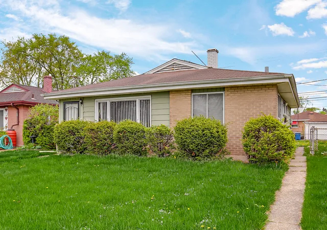 Photo 3 of Single family home for sale at 1383 Greenbay Ave, Calumet City, IL 60409 | MLS# 12726774 | Listing updated on 2026-08-12