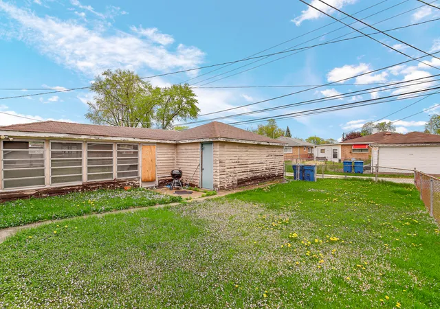 Photo 4 of Single family home for sale at 1383 Greenbay Ave, Calumet City, IL 60409 | MLS# 12726774 | Listing updated on 2026-08-12