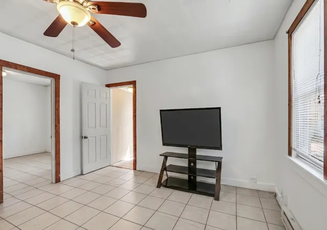 Photo 3 of Single family home for sale at 117 Roosevelt Ave, Wauconda, IL 60084 | MLS# 12726822 | Listing updated on 2026-09-29