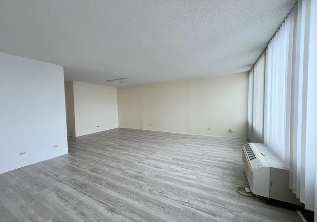 4th image of 5320 N Sheridan Rd #2110, Chicago, IL 60640 | MLS# 12726830