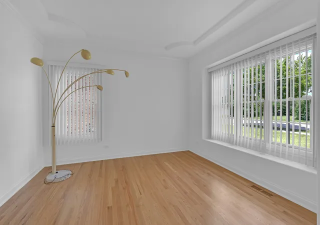 Photo 3 of Single family home for sale at 427 W Natoma Ave, Addison, IL 60101 | MLS# 12726835 | Listing updated on 2026-08-30
