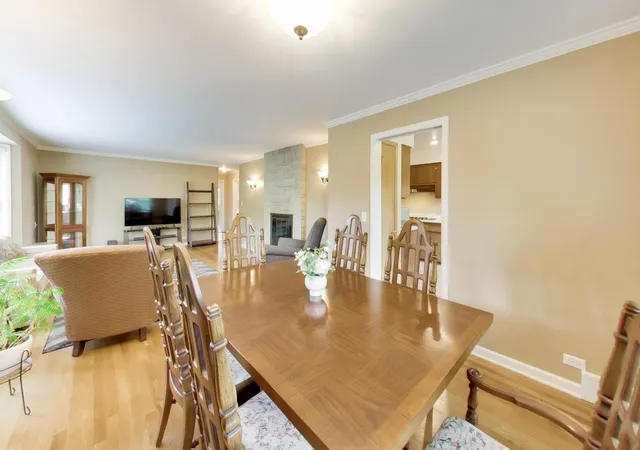 Photo 3 of Single family home for sale at 206 W Hiawatha Trl, Mount Prospect, IL 60056 | MLS# 12726884 | Listing updated on 2026-09-28