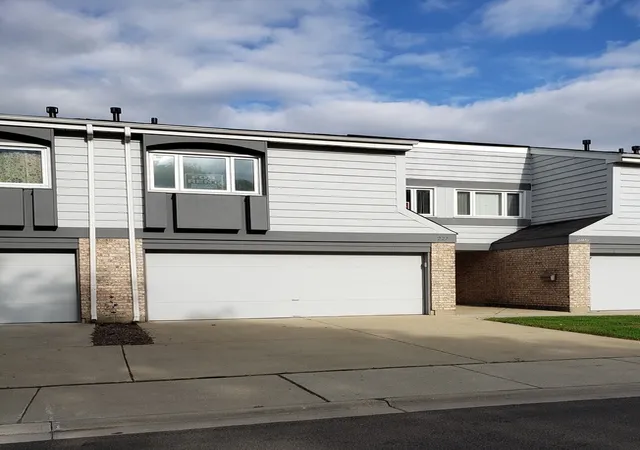 Photo 1 of Townhouse for sale at 227 Lakeshore Ln, Bloomingdale, IL 60108 | MLS# 12726893 | Listing updated on 2026-09-29