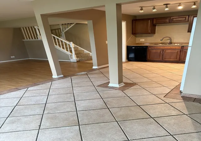 Photo 4 of Townhouse for sale at 227 Lakeshore Ln, Bloomingdale, IL 60108 | MLS# 12726893 | Listing updated on 2026-09-29
