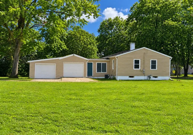 Photo 2 of Single family home for sale at 910 W 11th Street, Sterling, IL 61081 | MLS# 12726895 | Listing updated on 2026-09-02