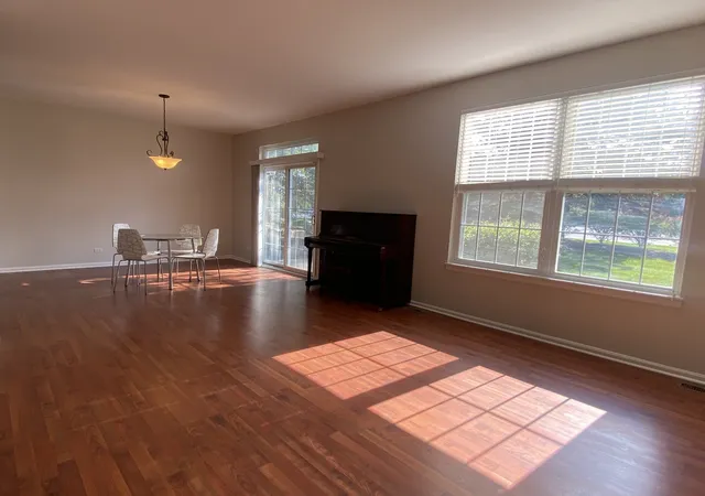 Photo 4 of Townhouse for sale at 1298 Georgetown Way, Vernon Hills, IL 60061 | MLS# 12726896 | Listing updated on 2026-08-14