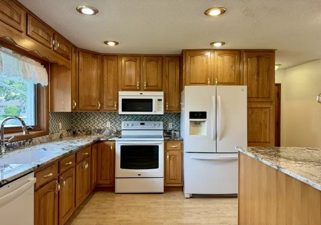 Photo 3 of Single family home for sale at 1246 8th Avenue N, Clinton, IA 52732 | MLS# 12726907 | Listing updated on 2026-10-22