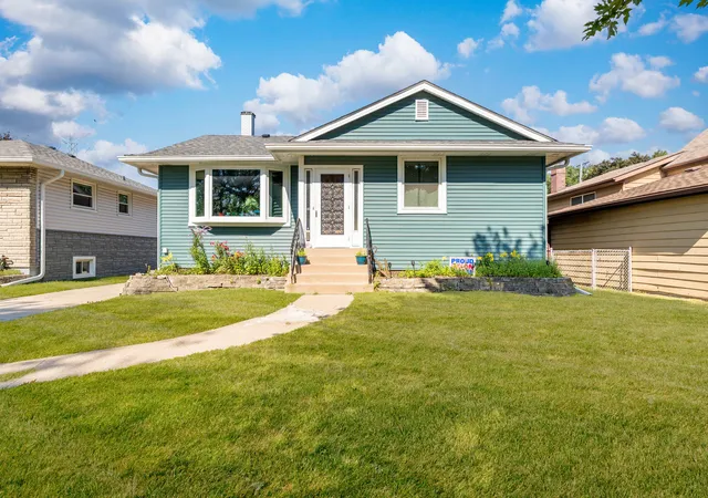 Photo 1 of Single family home for sale at 4604 Maple Ave, Forest View, IL 60402 | MLS# 12726910 | Listing updated on 2026-09-10