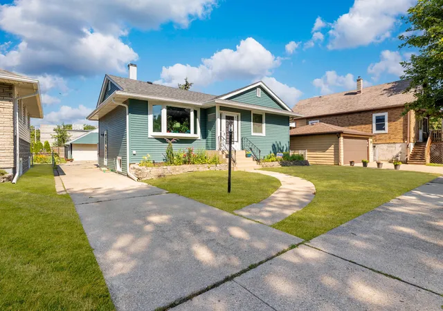 Photo 2 of Single family home for sale at 4604 Maple Ave, Forest View, IL 60402 | MLS# 12726910 | Listing updated on 2026-09-10