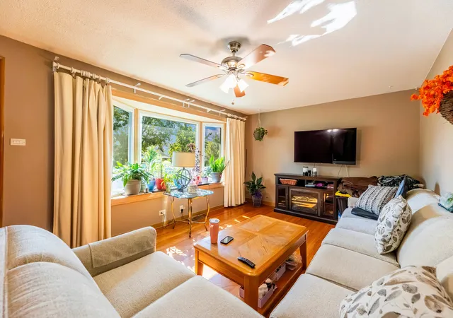 Photo 3 of Single family home for sale at 4604 Maple Ave, Forest View, IL 60402 | MLS# 12726910 | Listing updated on 2026-09-10
