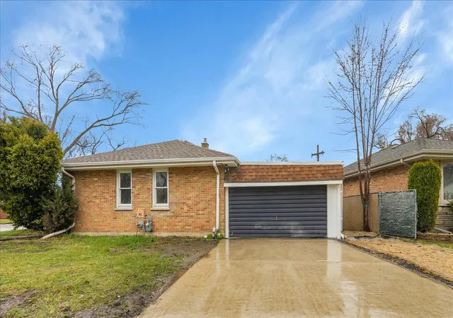 Photo 3 of Single family home for sale at 11639 S Knox Ave, Alsip, IL 60803 | MLS# 12726945 | Listing updated on 2026-10-06