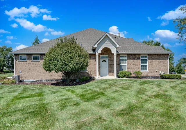 Photo 2 of Townhouse for sale at 19226 Crescent Dr, Mokena, IL 60448 | MLS# 12726964 | Listing updated on 2026-09-07