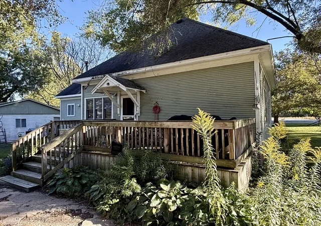 Photo 1 of Single family home for sale at 303 N Hopkins St, Newman, IL 61942 | MLS# 12726983 | Listing updated on 2026-10-12