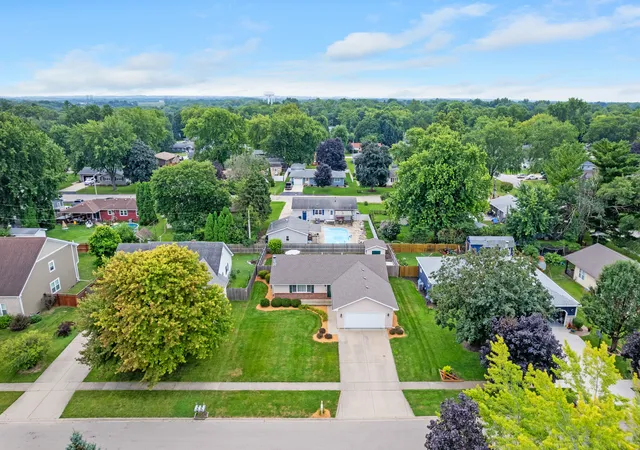 2nd image of 606 E Edgelawn Dr, Plano, IL 60545 | MLS# 12726987