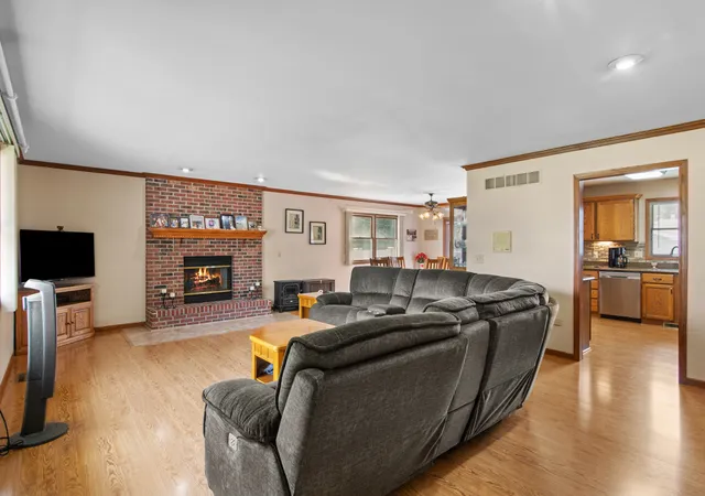 Photo 3 of Single family home for sale at 606 E Edgelawn Dr, Plano, IL 60545 | MLS# 12726987 | Listing updated on 2026-08-29