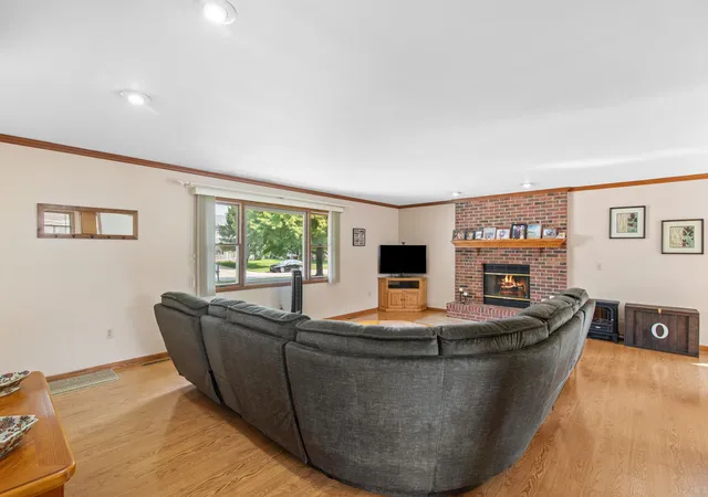 Photo 3 of Single family home for sale at 606 E Edgelawn Dr, Plano, IL 60545 | MLS# 12726987 | Listing updated on 2026-08-29