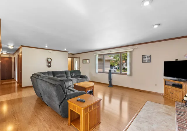 Photo 4 of Single family home for sale at 606 E Edgelawn Dr, Plano, IL 60545 | MLS# 12726987 | Listing updated on 2026-08-29