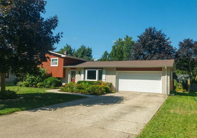 Photo 1 of Single family home for sale at 936 Estes St, Gurnee, IL 60031 | MLS# 12727015 | Listing updated on 2026-09-21